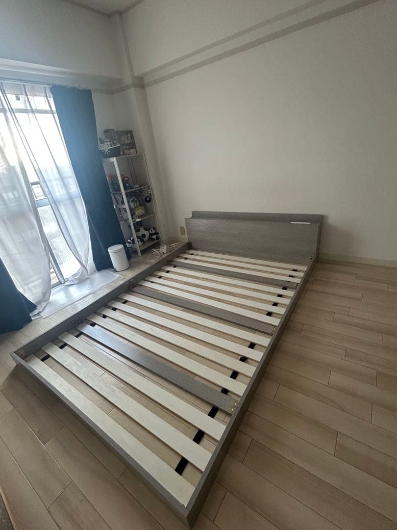 グレー ダブルローベッドフレーム USBポート付き