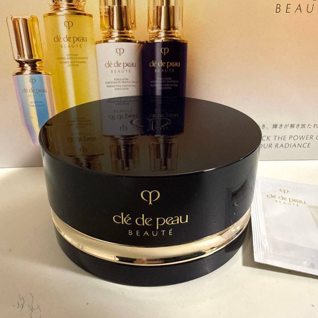 クレ・ド・ポー ボーテ プードルトランスパラントn M ライト（01）