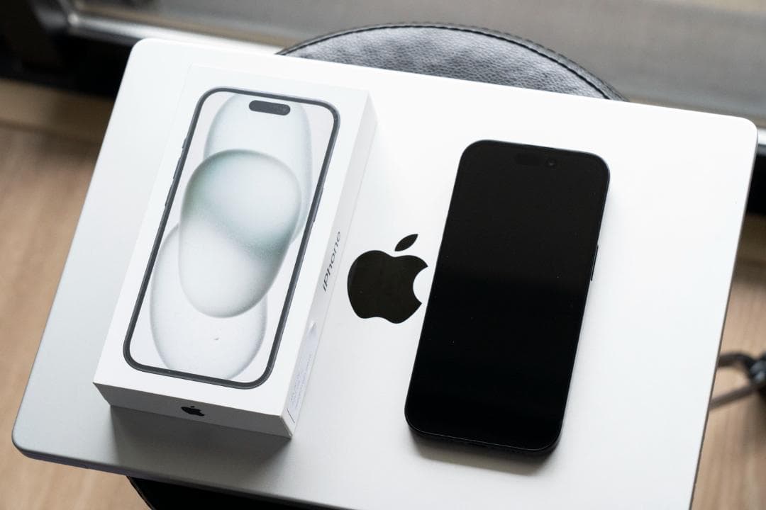 iPhone 15 128GB 黒 美品 SIMフリー バッテリー99％