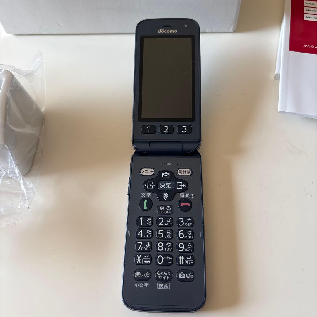 docomo らくらくホン F-01M 本体　2GBmicroSD付き