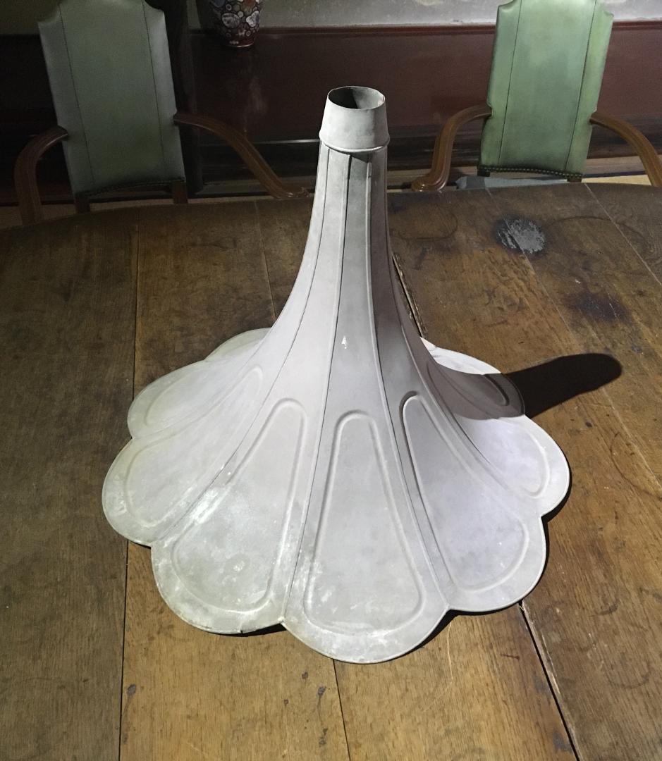 超大型！[ラッパ型・蓄音機用・ホーンスピーカー]／詳細不明