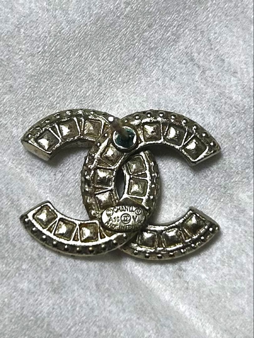 CHANEL ダブルCロゴ ストーン付きピアス(片耳)