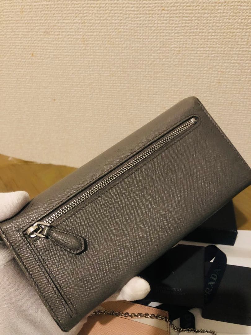 PRADA グレー 長財布