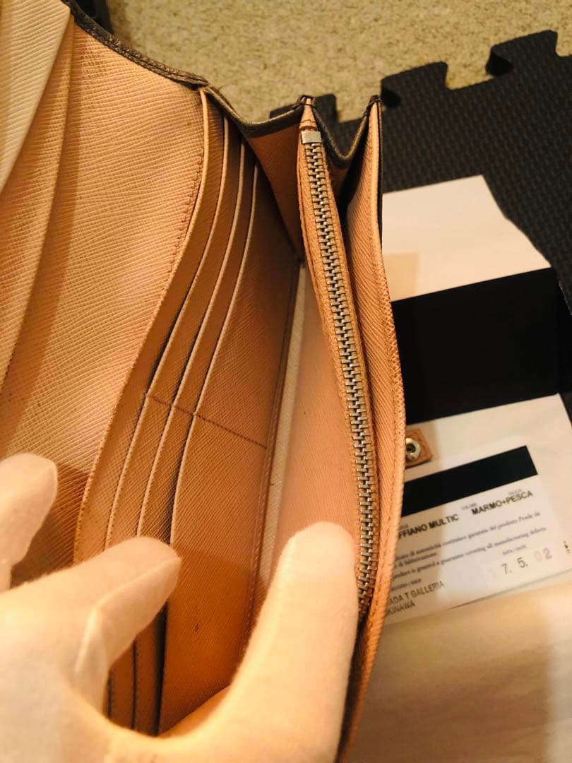PRADA グレー 長財布