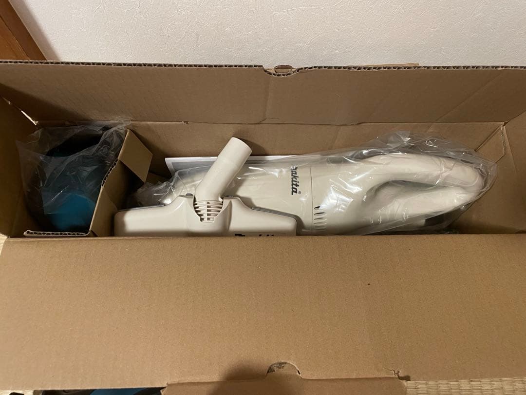 マキタ　ハンディクリーナーCL100DW 1台　新品