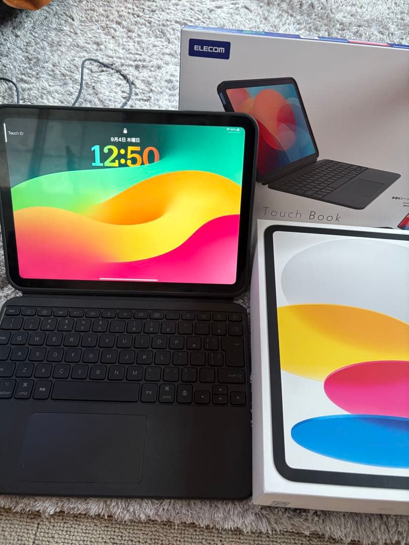 iPad 第10世代　64GB シルバー　Wi-Fiモデル　キーボード付き