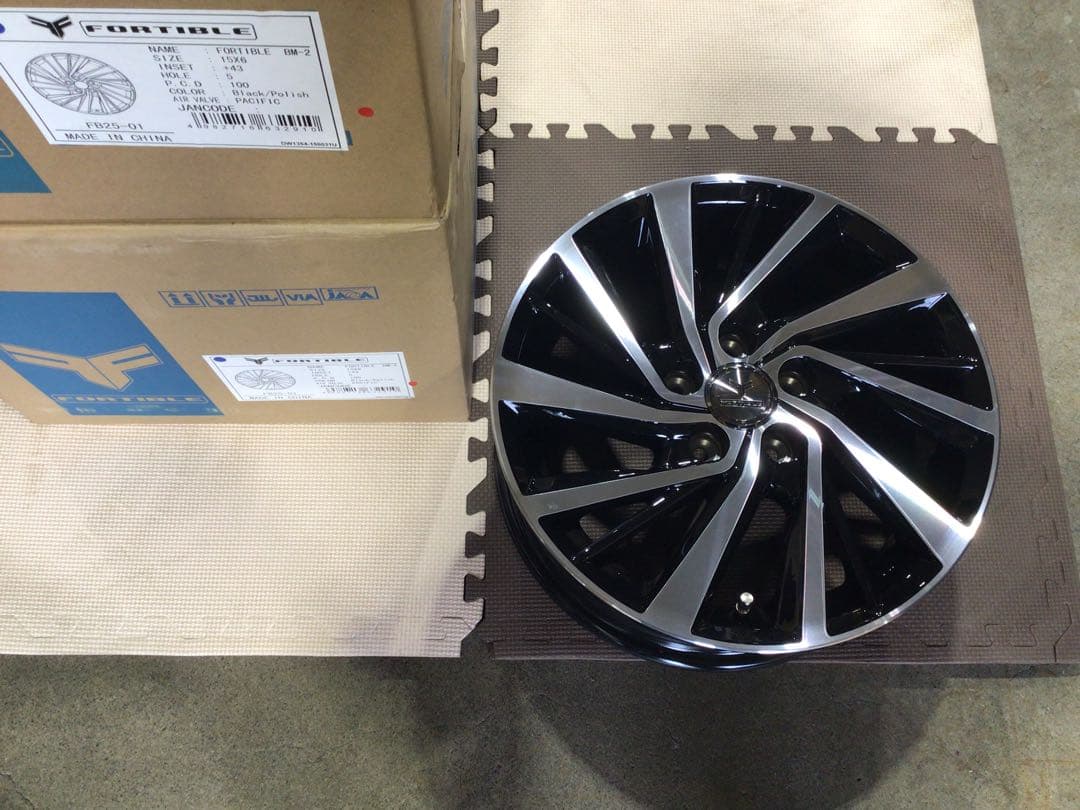 新品 未使用 展示品 トヨタ純正 OPフォーティブル 15インチ 4本 送料込み