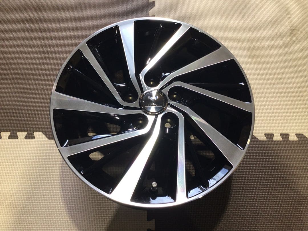 新品 未使用 展示品 トヨタ純正 OPフォーティブル 15インチ 4本 送料込み