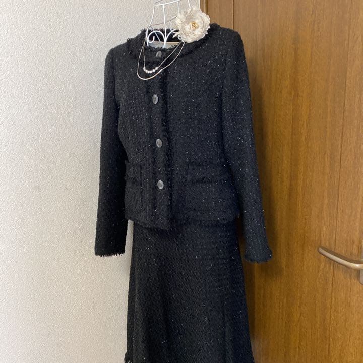 美品　ピノーレスーツ　上品なラメ入り　お買い得　値下げ