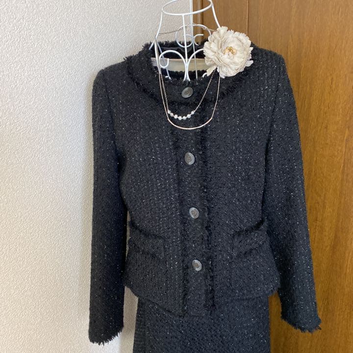 美品　ピノーレスーツ　上品なラメ入り　お買い得　値下げ