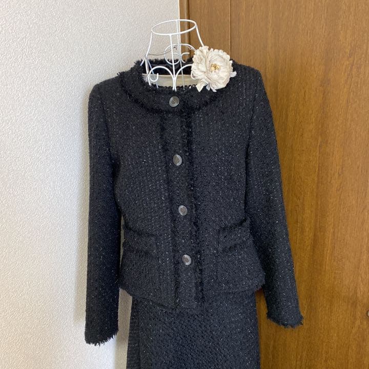美品　ピノーレスーツ　上品なラメ入り　お買い得　値下げ