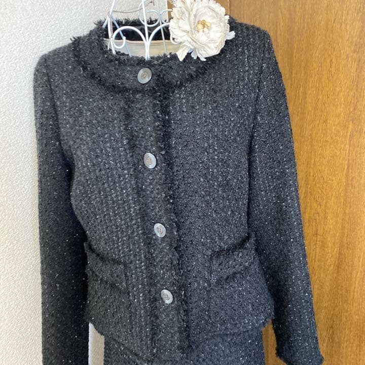 美品　ピノーレスーツ　上品なラメ入り　お買い得　値下げ