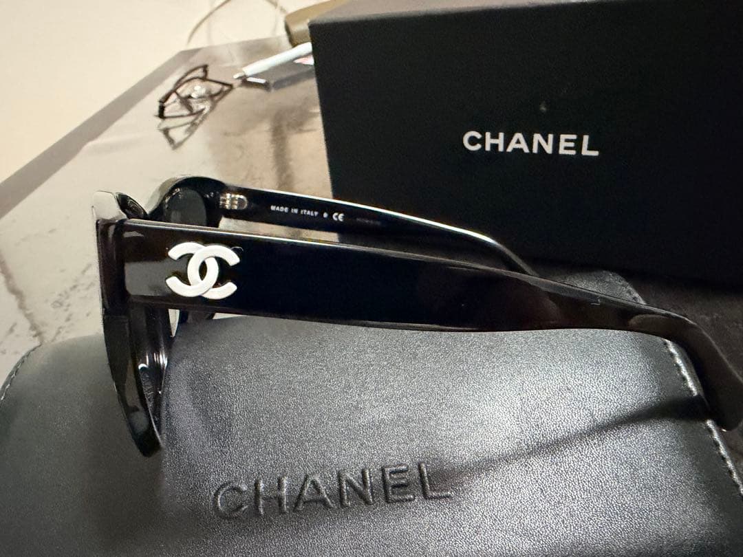 CHANEL ブラック サングラス