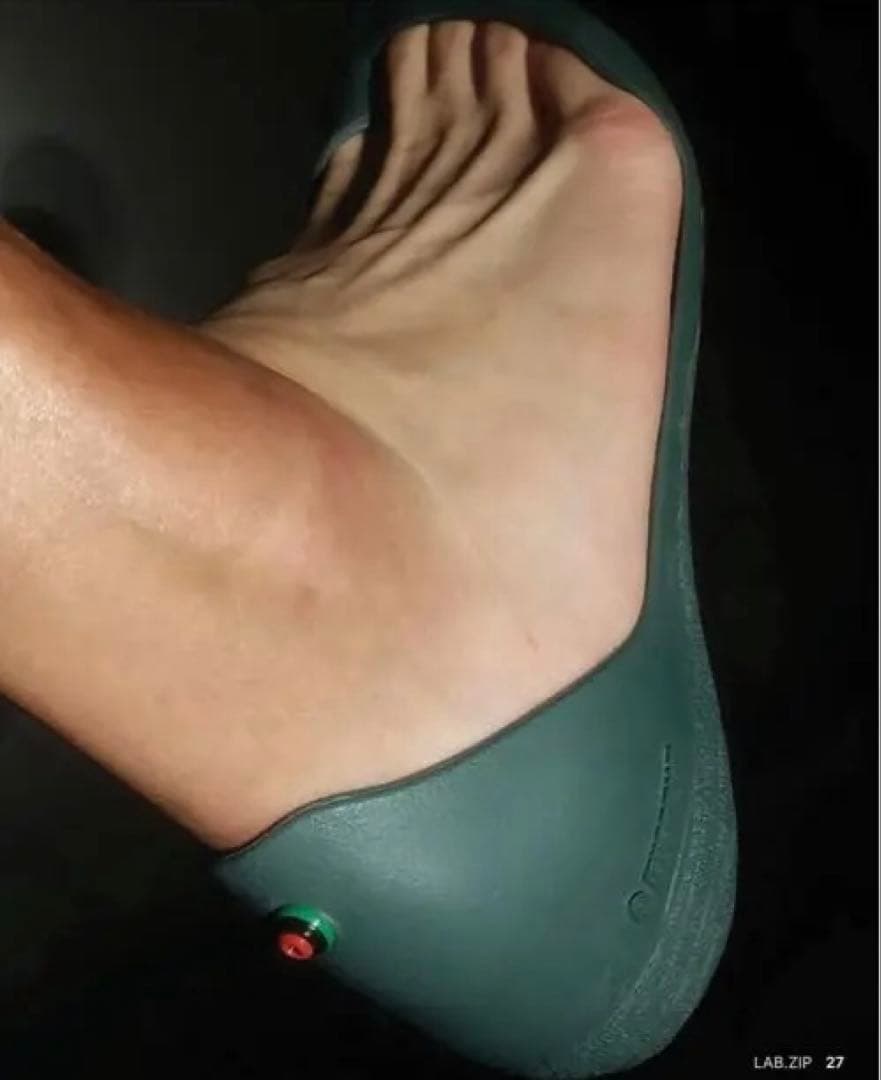 バレンシアガ　元ネタ　【iguaneye】サンダル　kikokostadinov