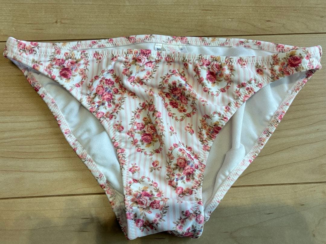 LIZ LISA（リズリサ ） 花柄 セパレート水着セット（ポーチ付）