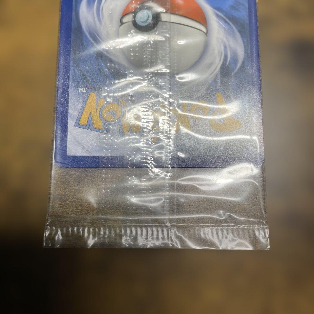 【新品未開封】ゴールデンピカチュウ v モンスターボール　セット　英語版　25