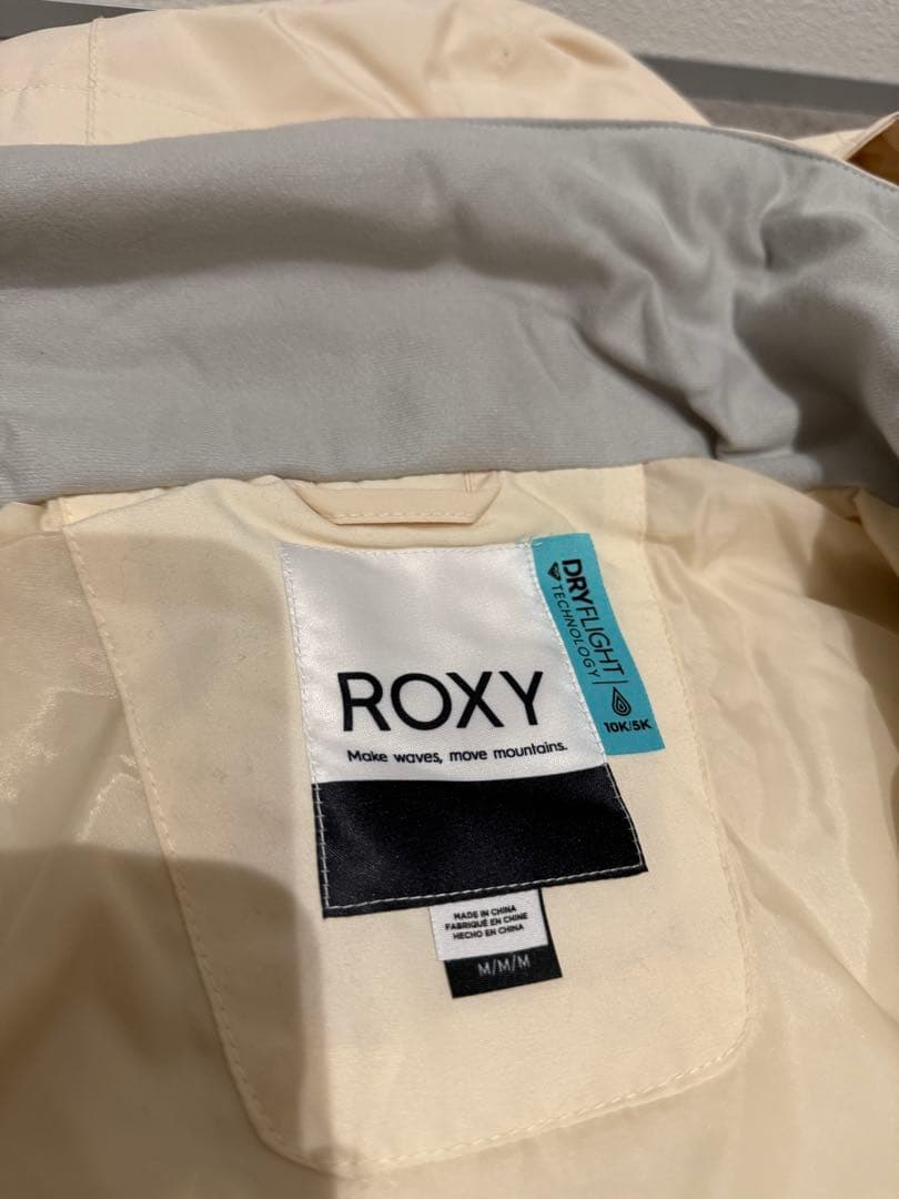値下げ 完売品ROXYスノボーウェア上下&グローブ&ニット帽4点セット