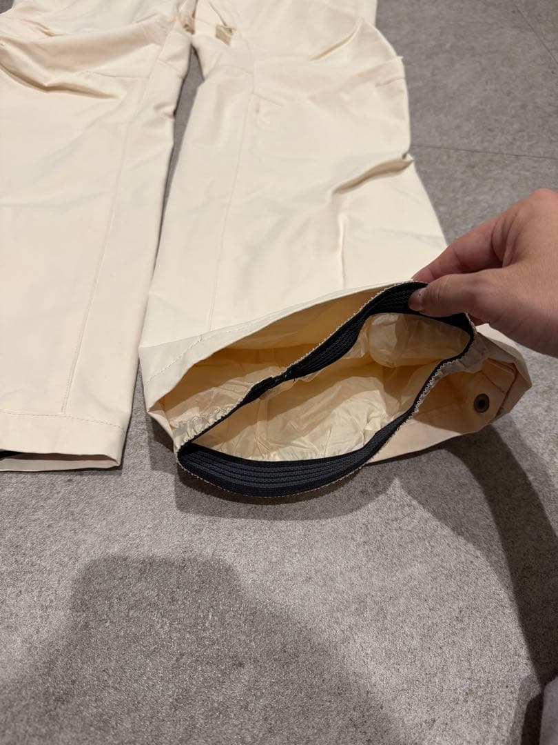 値下げ 完売品ROXYスノボーウェア上下&グローブ&ニット帽4点セット