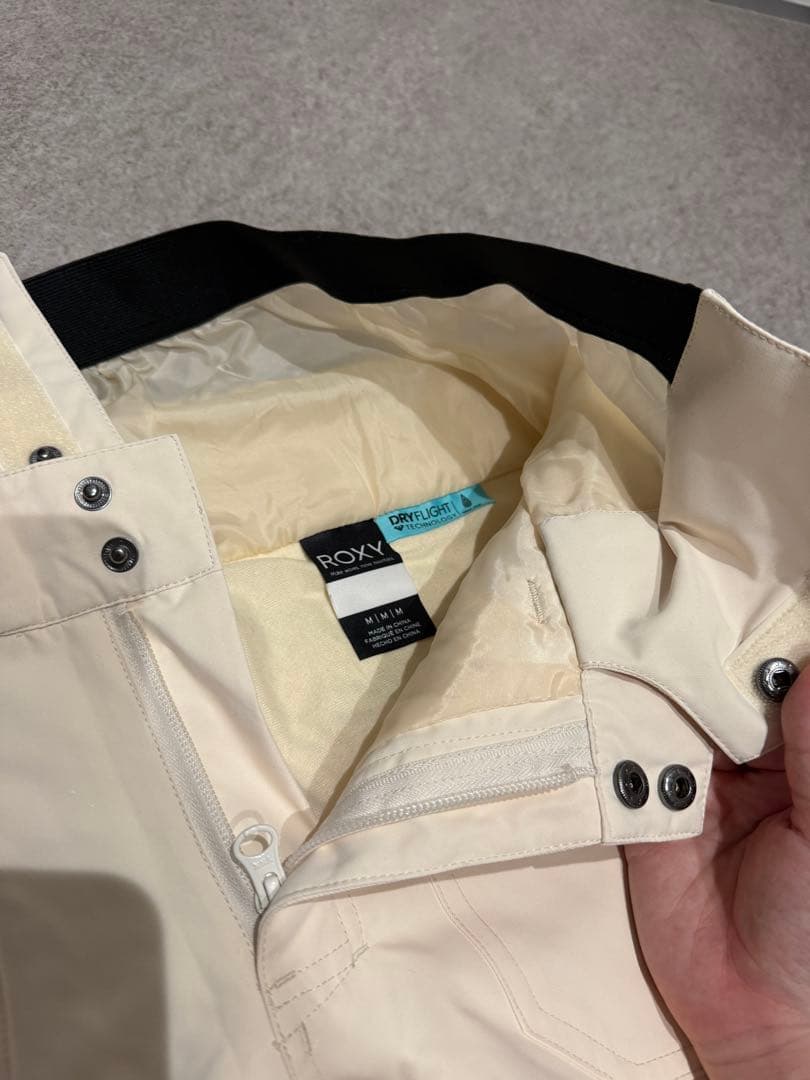 値下げ 完売品ROXYスノボーウェア上下&グローブ&ニット帽4点セット