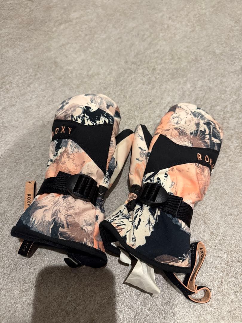 値下げ 完売品ROXYスノボーウェア上下&グローブ&ニット帽4点セット