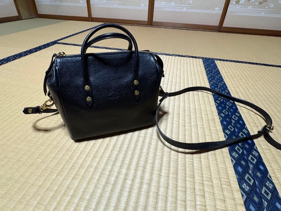 レザー ブラック ショルダーバッグ　イルビゾンテ　ボストン