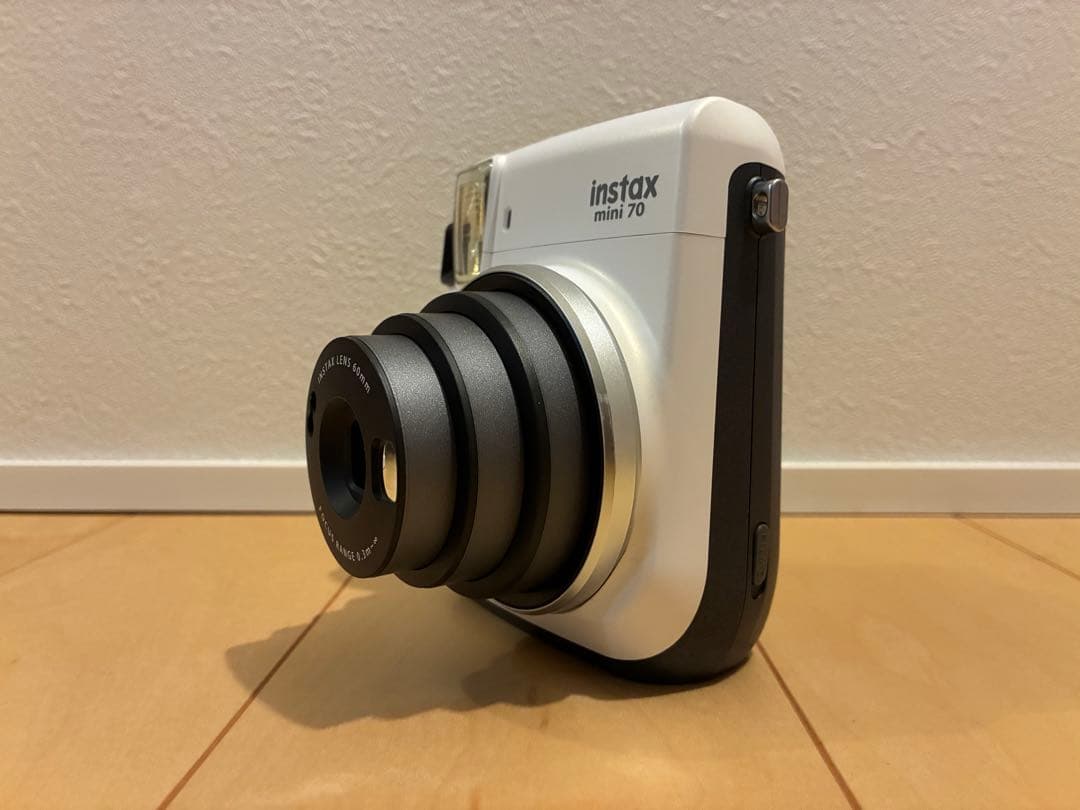 チェキ　instax mini 70 動作確認済　電池新品フィルム付　すぐ使える