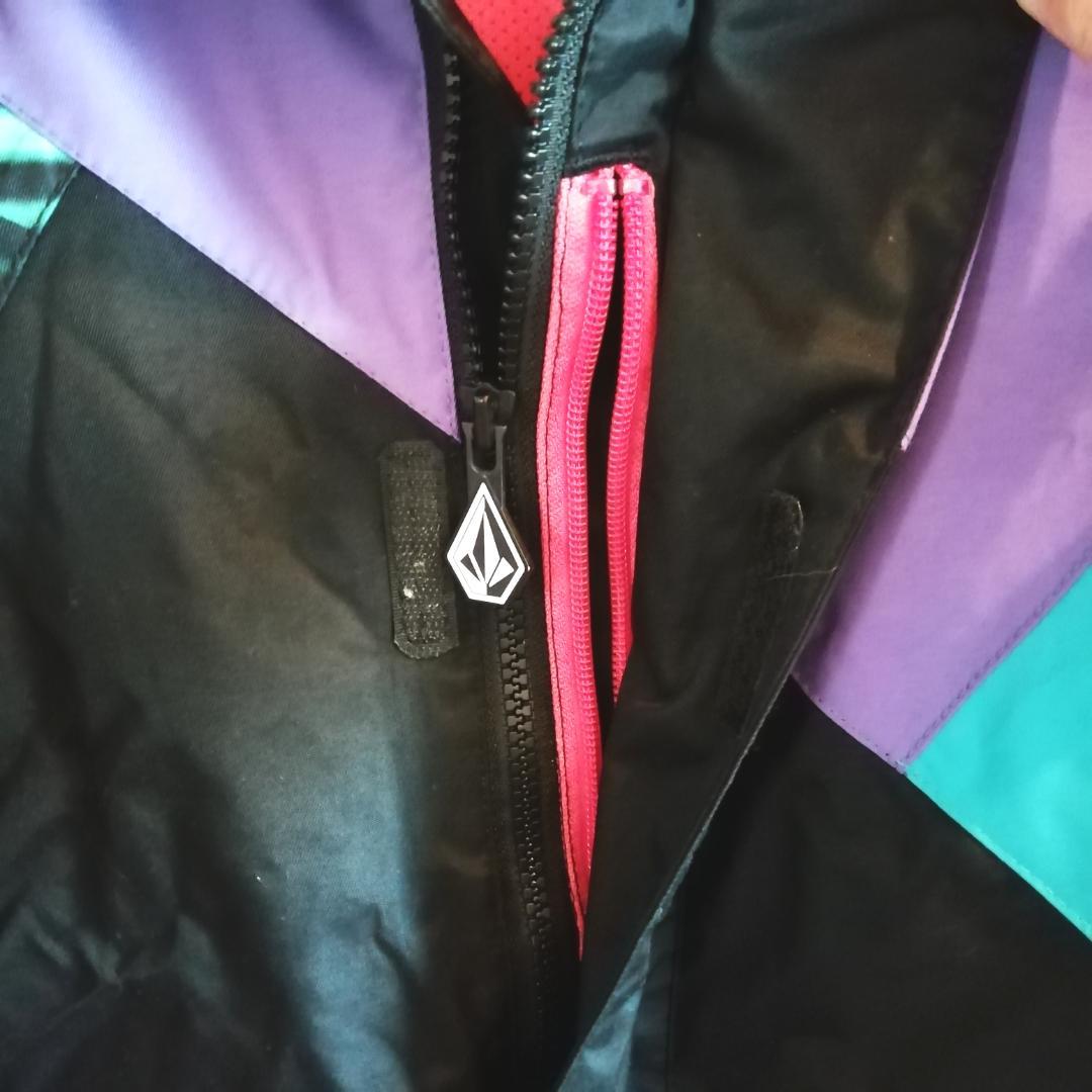 VOLCOM スノーボードジャケット L レディース 紫 派手 柄 スノーウェア