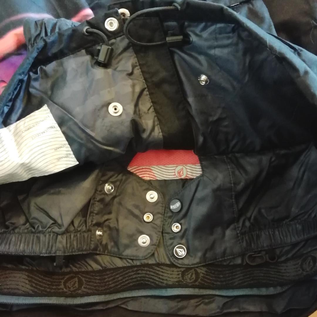 VOLCOM スノーボードジャケット L レディース 紫 派手 柄 スノーウェア