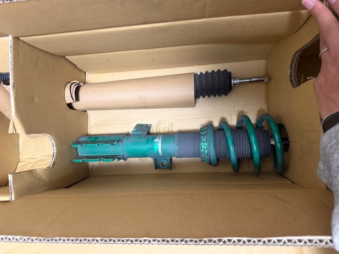 80系ノア、ヴォクシー、エスクァイア TEIN車高調　ストリートベイシスZ