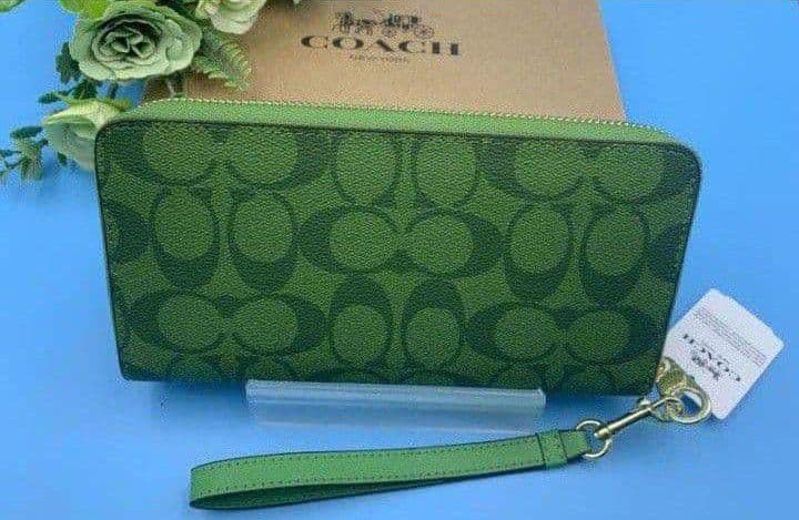 新品未使用コーチ長財布グリーンシグネチャーレディースメンズ送料無料即日発送