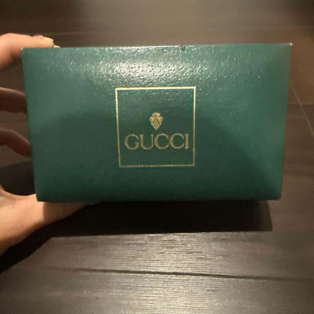 GUCCI ラウンドフェイス時計 交換用ベゼル付き