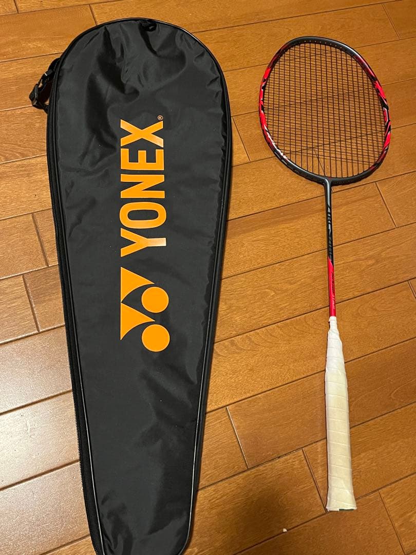 ARC SABER 11 PLAY バドミントンラケット(国内未発売品)