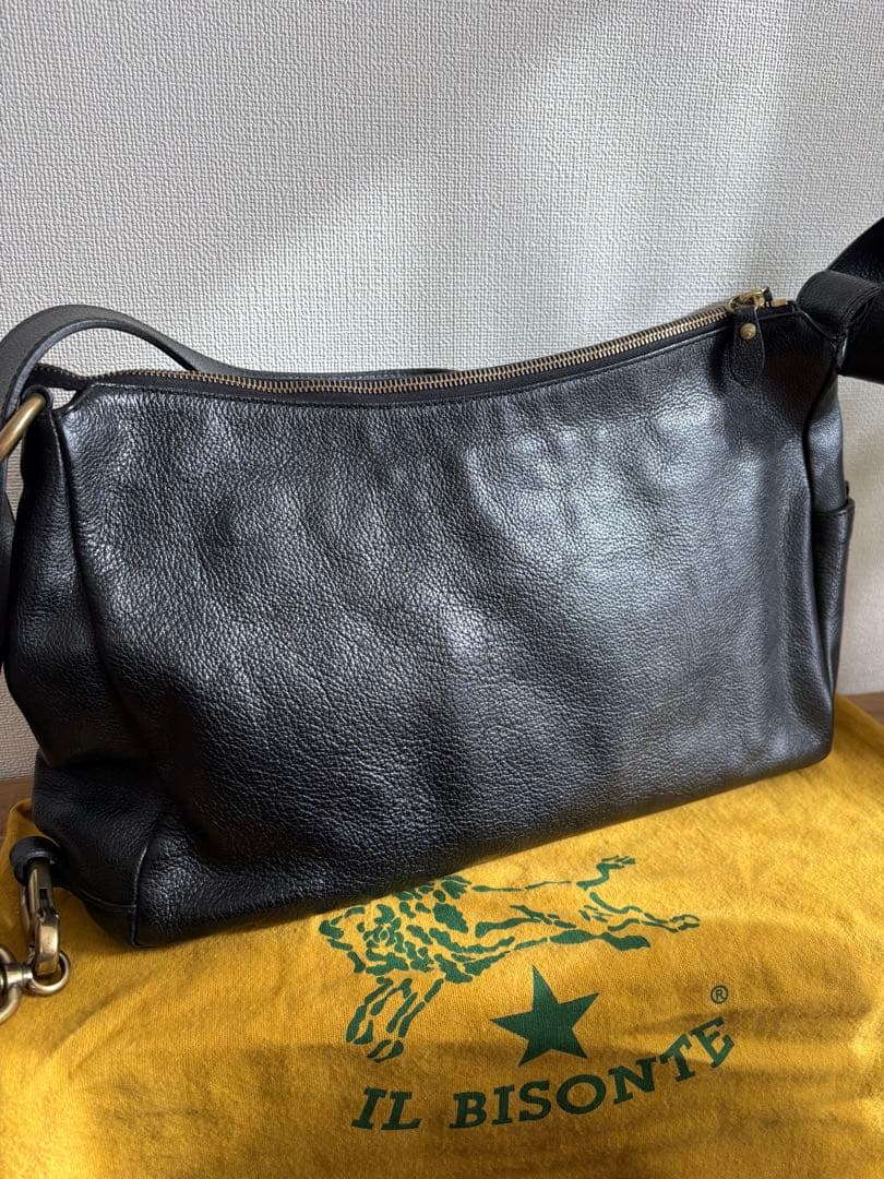 イルビゾンテ　ショルダーバッグ　黒