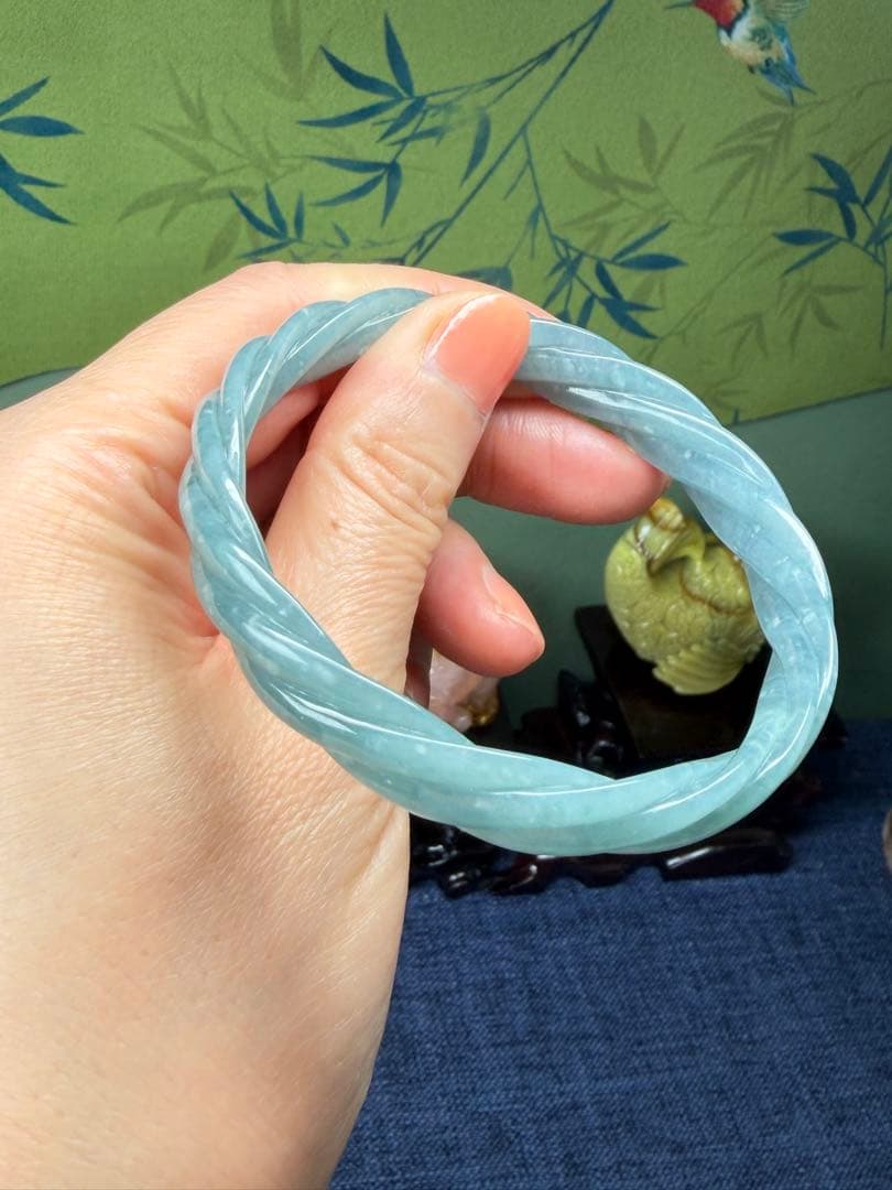 新入荷⭐️天然本翡翠　個性的、氷藍水原色ブルーネジ式バングル　鑑定書付き