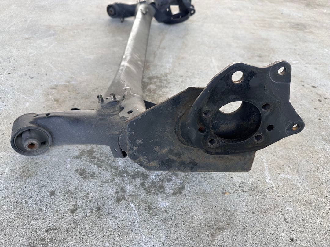 プリウスα ZVW41 加工リアアクスル