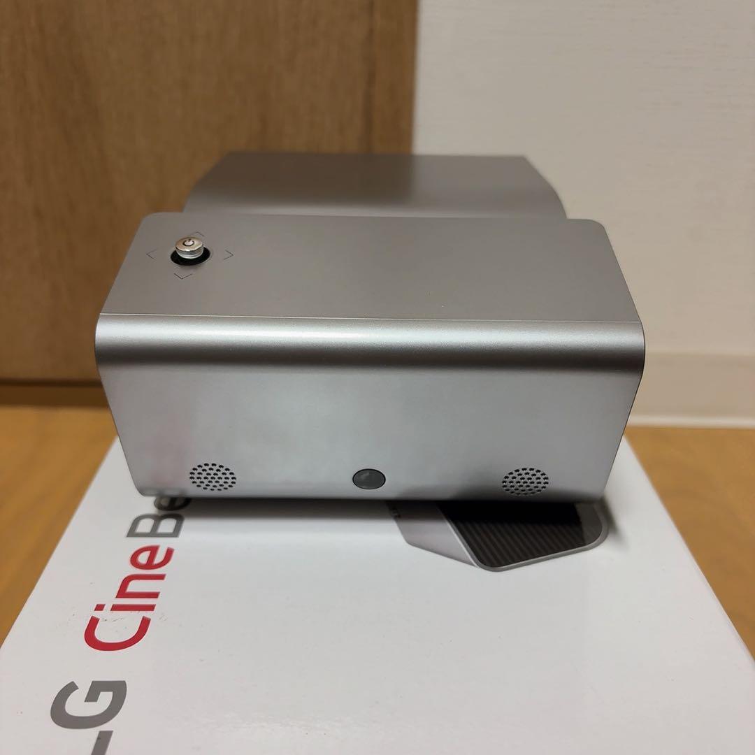 LG PH450UG 超短焦点 バッテリー内蔵 LEDプロジェクター①