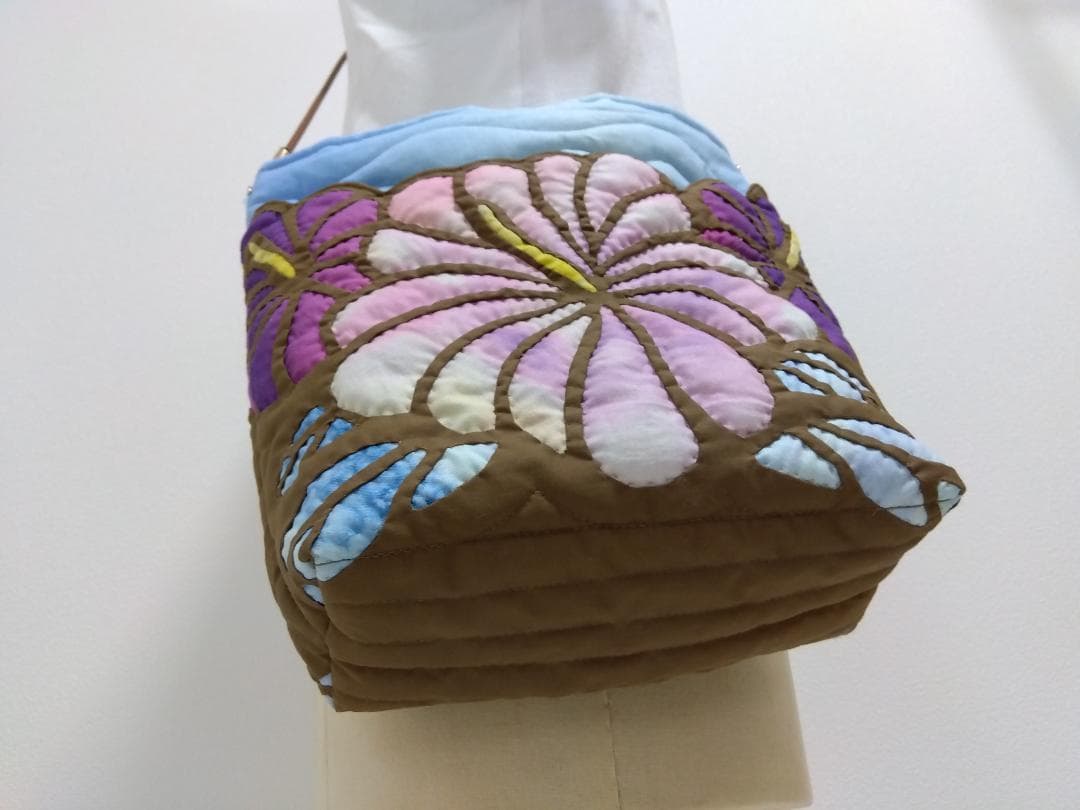 ハワイアンキルト　ハンドメイド　ハイビスカスショルダーバッグ