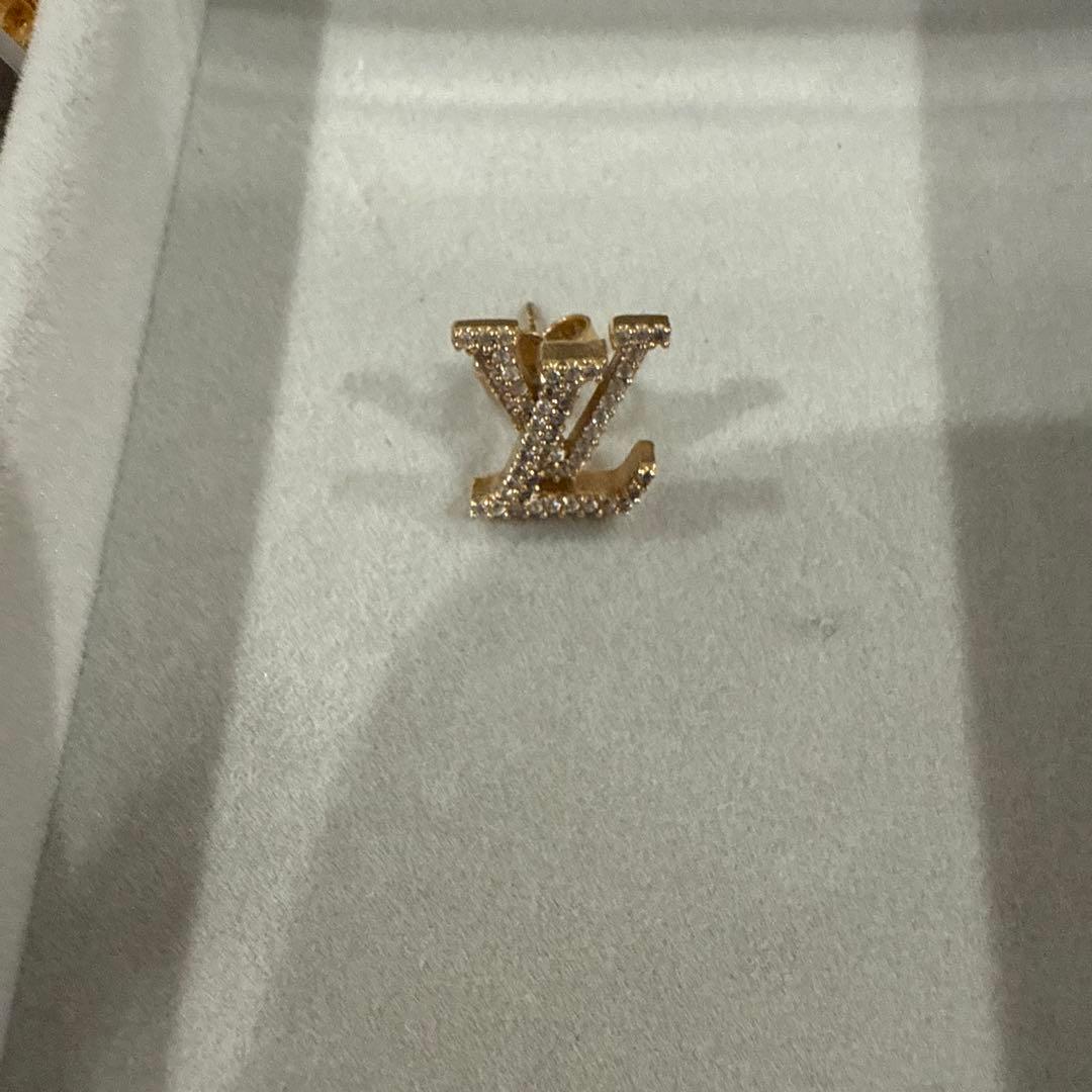 LOUIS VUITTON 片耳　ロゴピアス