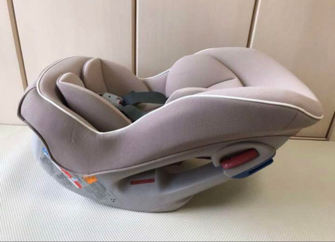 combi チャイルドシート ヘーゼルナッツ