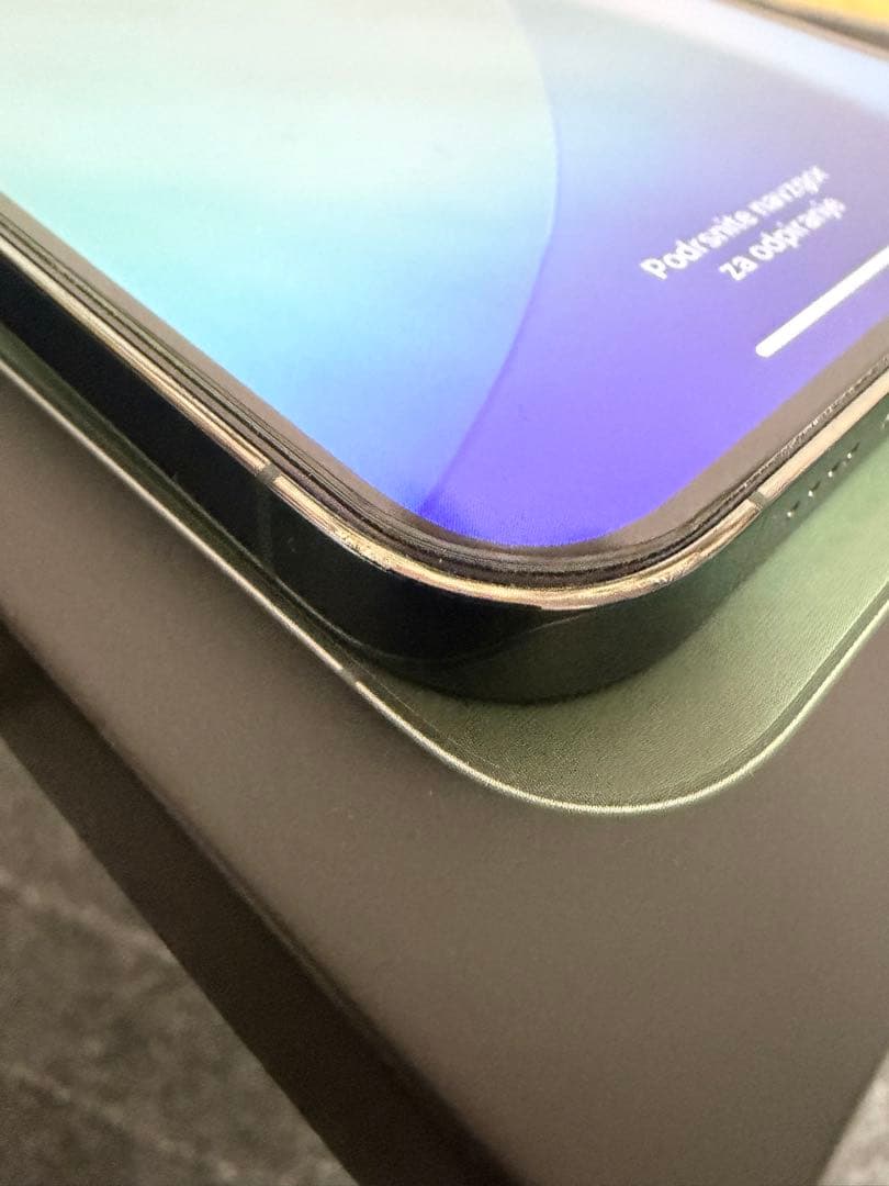 すずらん　Apple iPhone 13 ProMaxアルパイングリーン