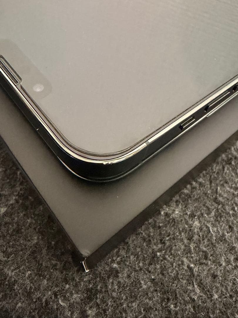 すずらん　Apple iPhone 13 ProMaxアルパイングリーン