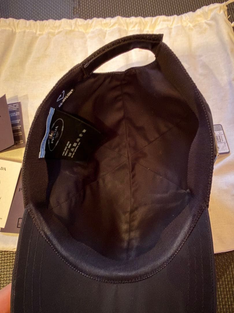 PRADA ブラック ナイロンキャップ