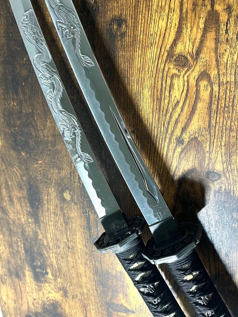 日本製　模造刀 2本セット 刀掛台付き 龍柄 黒色 観賞用　小道具　コスプレ