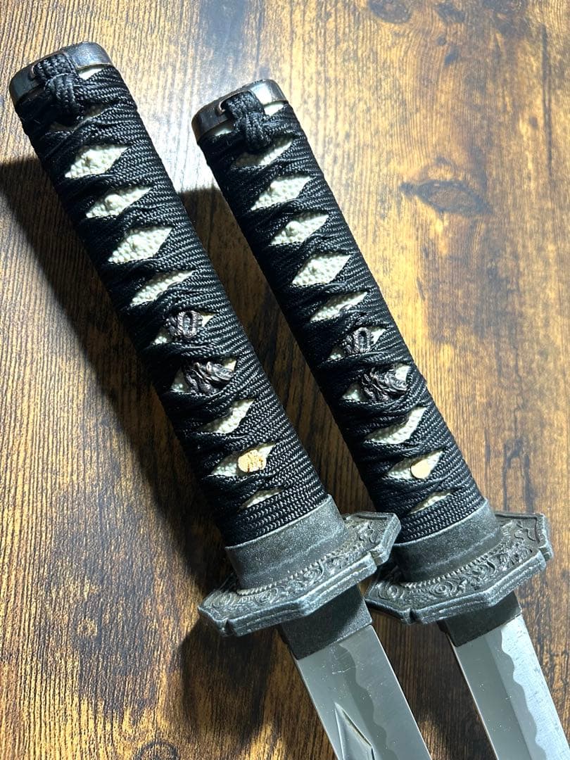 日本製　模造刀 2本セット 刀掛台付き 龍柄 黒色 観賞用　小道具　コスプレ