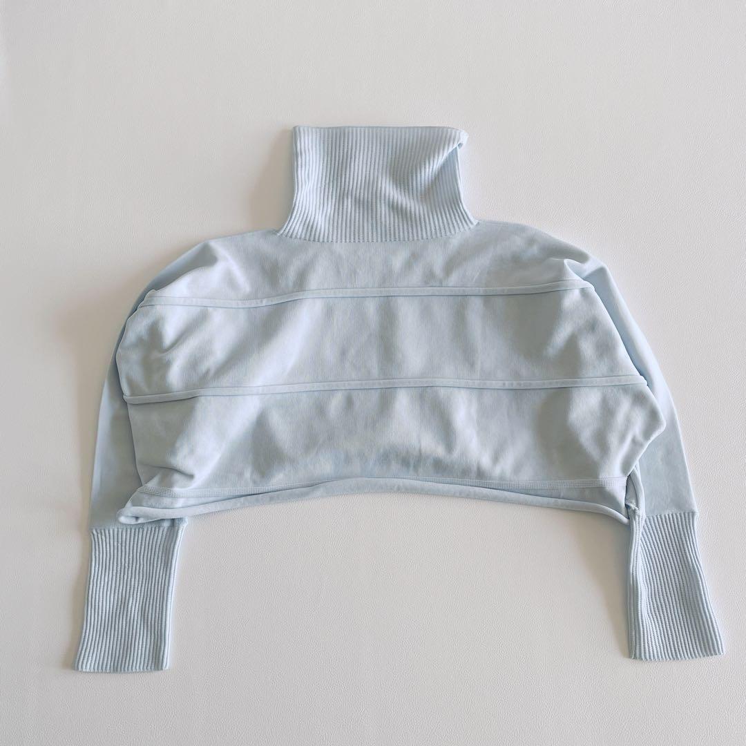 23年モデル✨美品✨プリーツプリーズ　ハイネック　クロップド　長袖