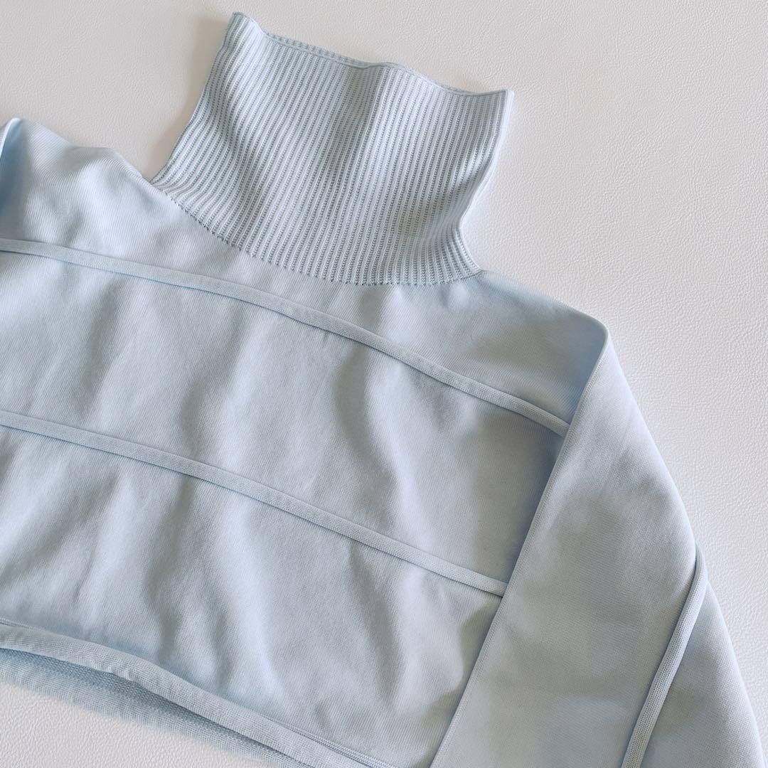 23年モデル✨美品✨プリーツプリーズ　ハイネック　クロップド　長袖