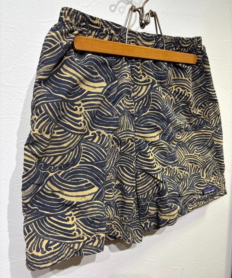 希少 Patagonia パタゴニア バギーズショーツ 2016年廃番 波柄 M