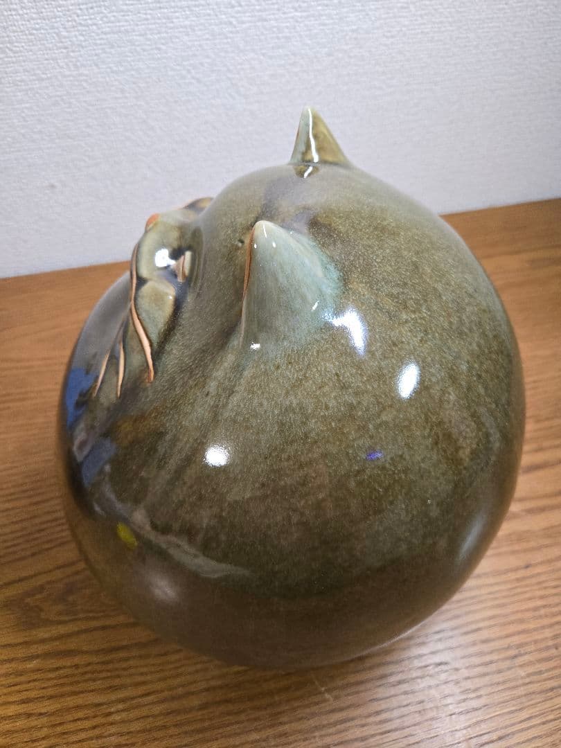 かわいい丸い猫の形 陶器置物 グリーン系