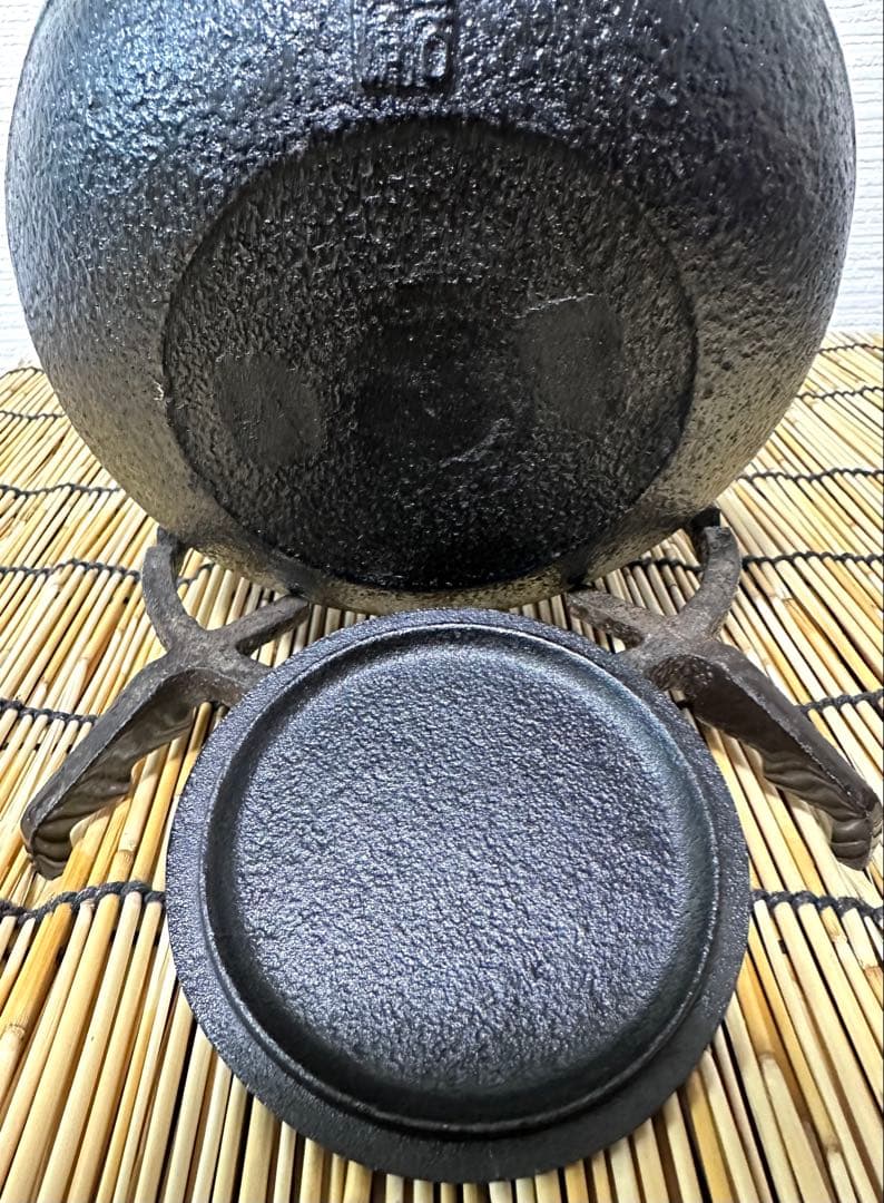 未使用、栞、タグ、南部鉄器検査証付き　南部岩鋳造１０型アラレ　南部鉄瓶　南部鉄器