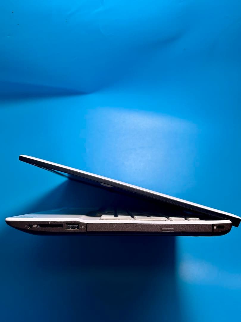 富士通 LIFEBOOK AH53/E2 i7 10510U 2TB 32GB